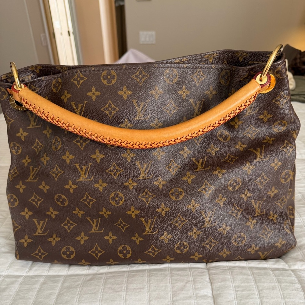 Louis Vuitton Artsy MM